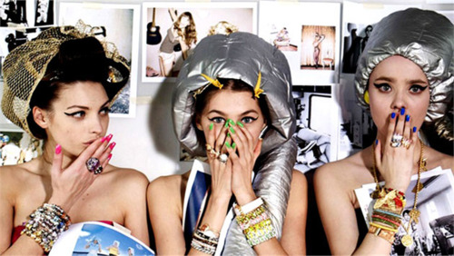 Gossip in beauty parlour