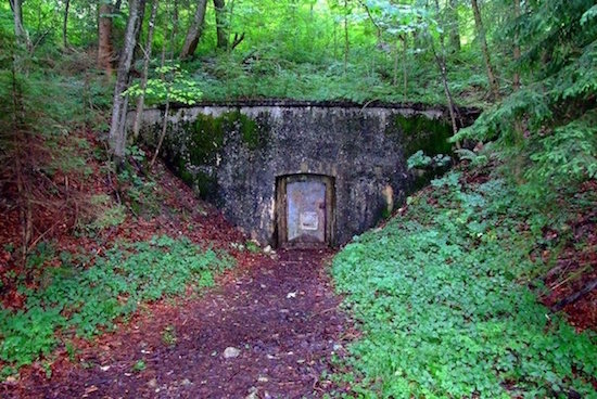 emergency bunker during Alien Attack
