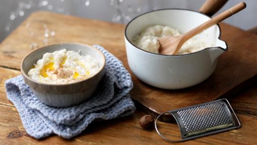 Bread sauce served in a bowl